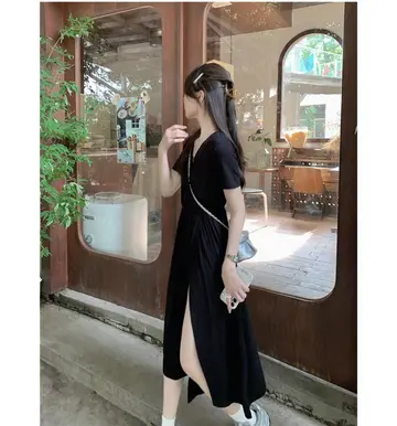 블랙·베이지 톤 원피스 전신 코디 사진