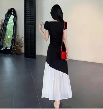 베이지·화이트 톤 롱원피스 전신 코디 사진