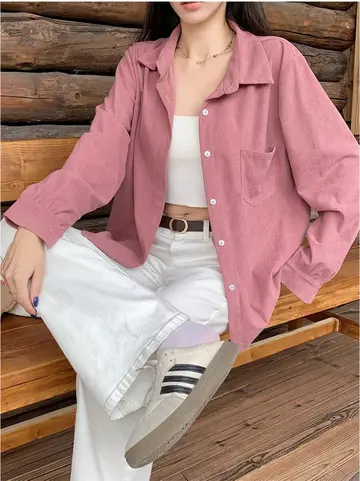 오버핏 코듀로이 셔츠와 핑크 재킷 전신 코디 사진