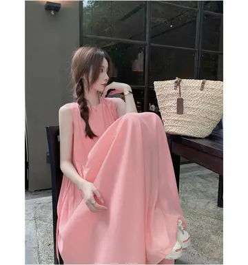 핑크·베이지 톤 원피스 전신 코디 사진