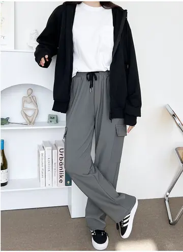 블랙·그레이 톤 기모 와이드팬츠와 집업 전신 코디 사진