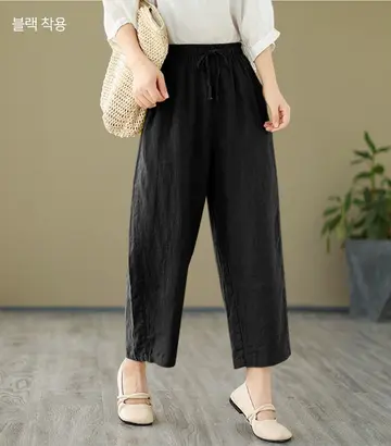 블랙 오버핏 린넨 와이드팬츠와 화이트 블라우스 전신 코디 사진