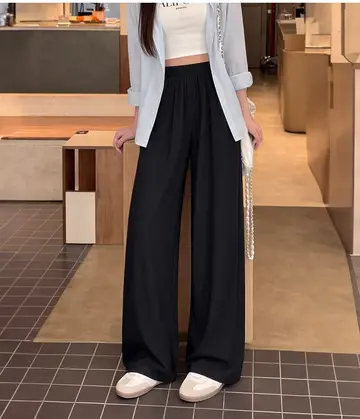 아이보리·블랙 톤 와이드 슬랙스와 나시 전신 코디 사진