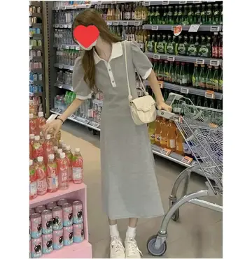 브라운·그레이 톤 원피스와 가디건 전신 코디 사진