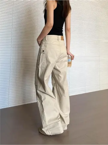 와이드 슬랙스와 블랙 나시 전신 코디 사진