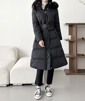 블랙 패딩 전신 코디 사진