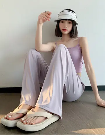 라벤더 조거팬츠와 라벤더 나시 전신 코디 사진