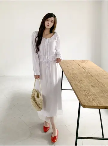 카키·브라운 톤 롱스커트 전신 코디 사진