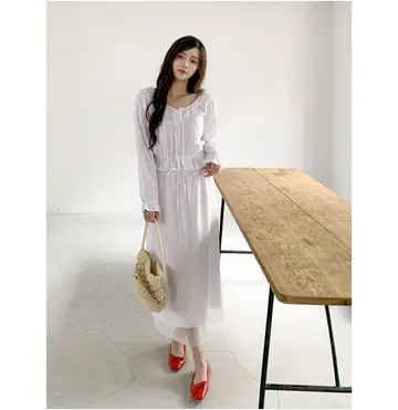 카키·브라운 톤 롱스커트 전신 코디 사진