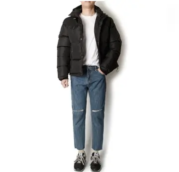 블랙·차콜 톤 숏패딩과 긴팔티 전신 코디 사진