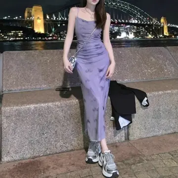 라벤더 슬림핏 원피스 전신 코디 사진