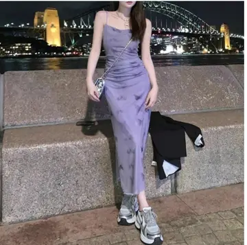 핑크·그레이 톤 원피스 전신 코디 사진