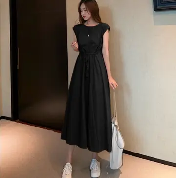 블랙 롱원피스 전신 코디 사진