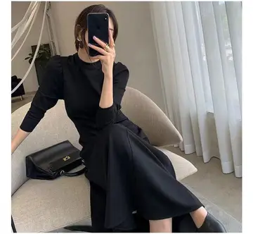 블랙·차콜 톤 셔링 롱원피스 전신 코디 사진