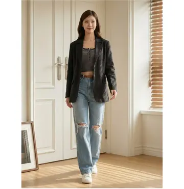 블랙·차콜 톤 시스루 재킷과 나시 전신 코디 사진