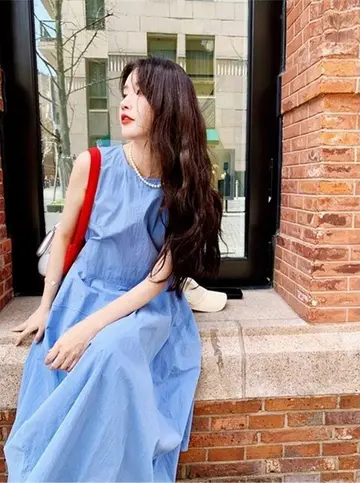 스카이블루 롱원피스 전신 코디 사진