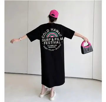 블랙·핑크 톤 원피스와 바람막이 전신 코디 사진