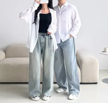 블랙·그레이 톤 오버핏 와이드 청바지와 나시 전신 코디 사진
